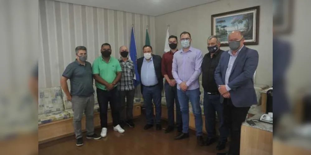 Imagem ilustrativa da imagem Deputado estadual Hussein Bakri visita a Câmara de PG