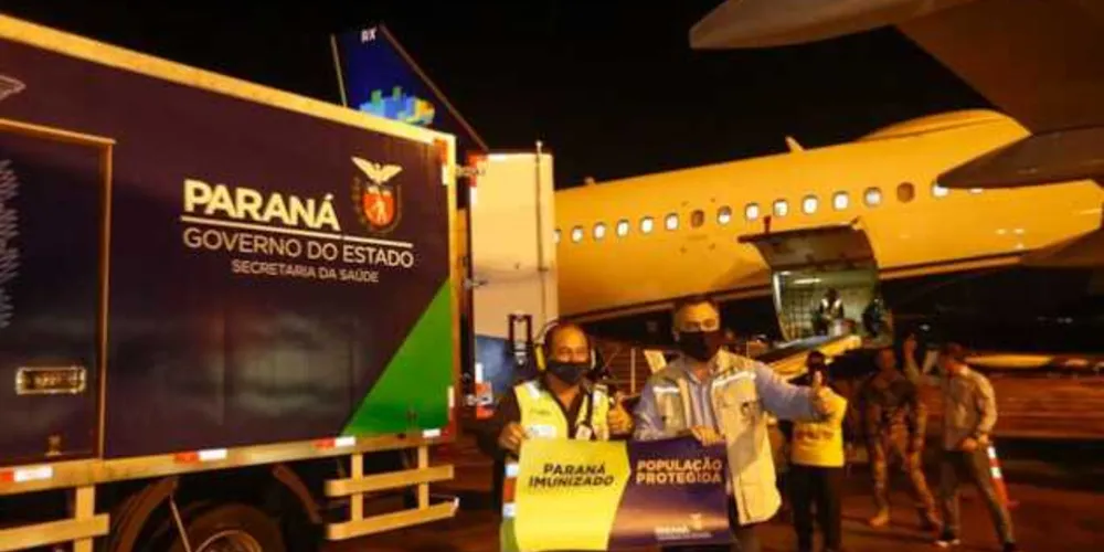 As vacinas Oxford/AstraZeneca, desenvolvidas em parceria com a Fundação Oswaldo Cruz (Fiocruz), devem chegaram no Aeroporto Internacional Afonso Pena, em São José dos Pinhais