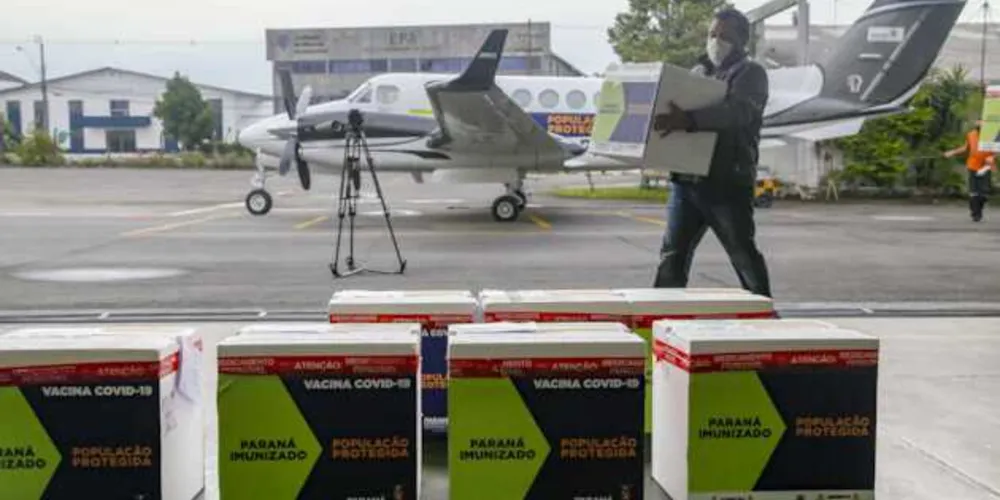 Vacinação em todo o Paraná deve começar nesta segunda, quando todas as cidades receberem o imunizante