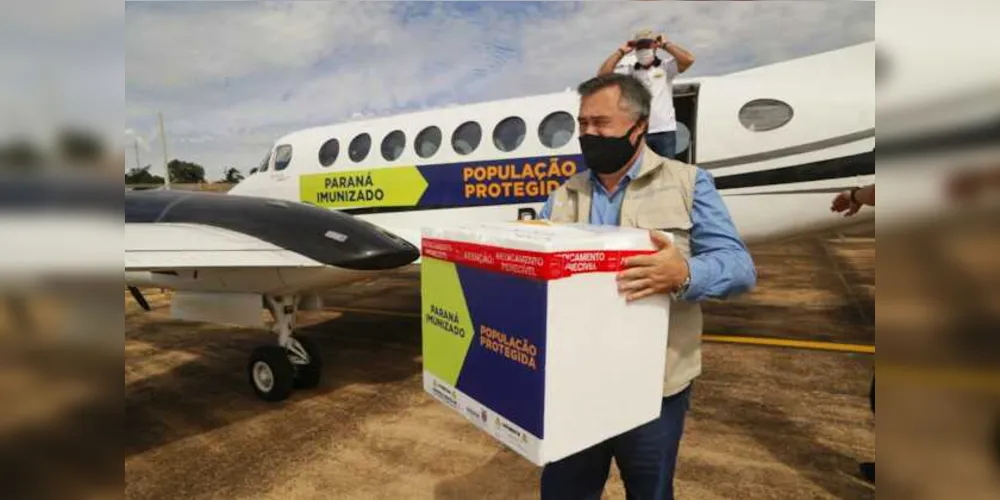 A agilidade vai permitir que os 399 municípios do Paraná possam começar a aplicação dos imunizantes a partir das 8h desta segunda-feira