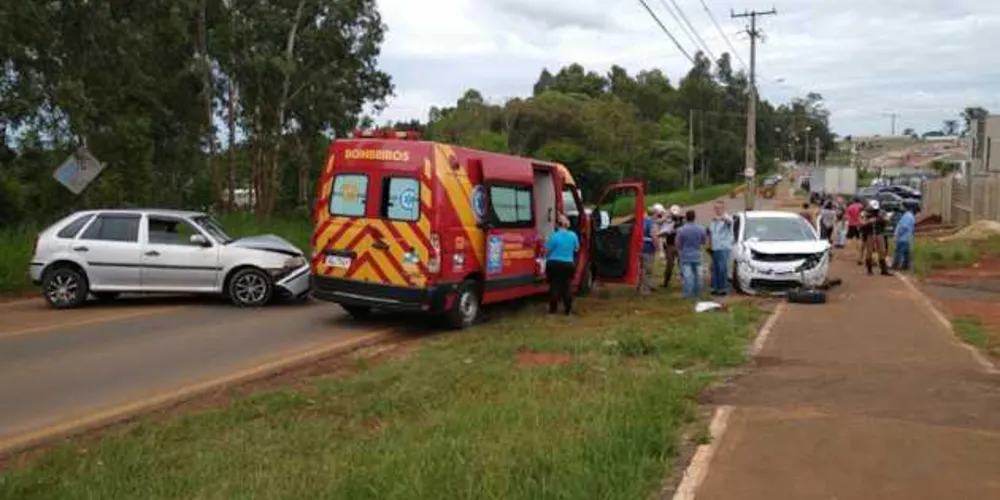 Colisão frontal deixou três pessoas feridas