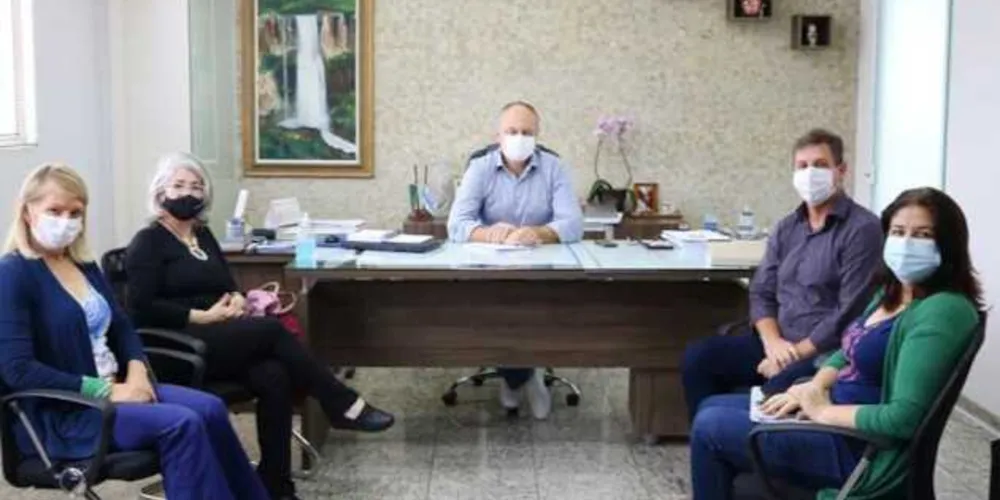 Reunião ocorreu na manhã desta segunda-feira (25) 