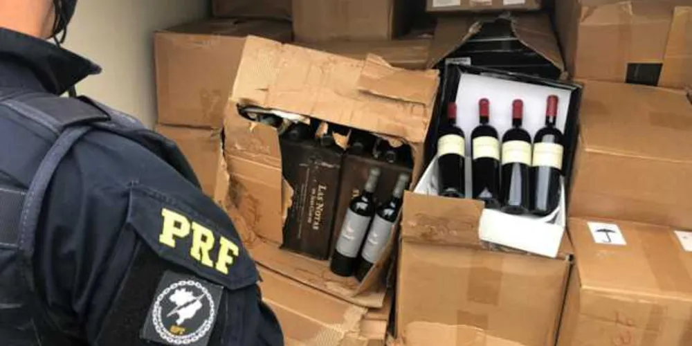 Cada furgão estava carregado com pelo menos mil garrafas de vinho
