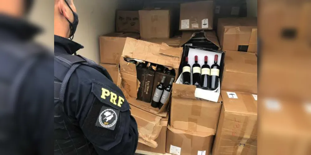 Cada furgão estava carregado com pelo menos mil garrafas de vinho