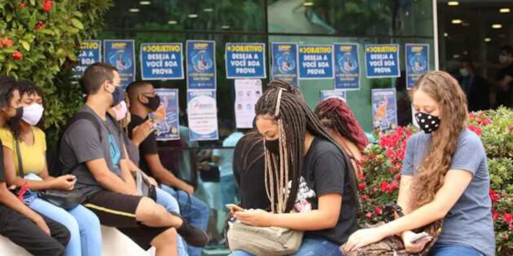 Ao todo, segundo o Inep, cerca de 2,5 milhões de candidatos fizeram as provas este ano, número que representa menos da metade dos participantes inscritos nas provas. 