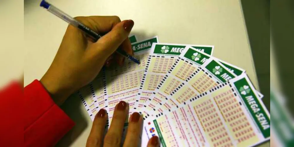 O sorteio de hoje é o primeiro da Mega-Semana de Verão, que oferece uma chance extra ao apostador. Os demais sorteios serão realizados normalmente na quinta (28) e no sábado (30).