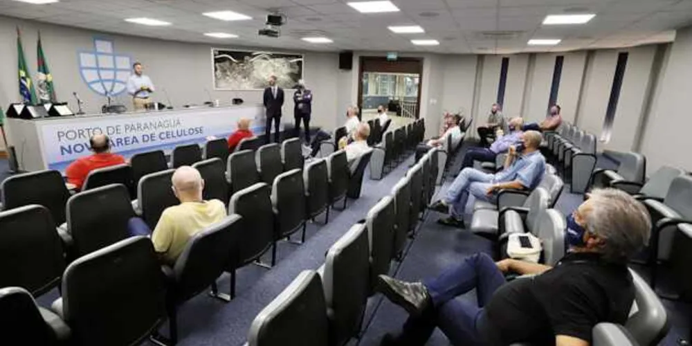Dentre os cerca de 550 colaboradores, 39 recebem a honraria por 40 anos ou mais de dedicação aos Portos de Paranaguá e Antonina.