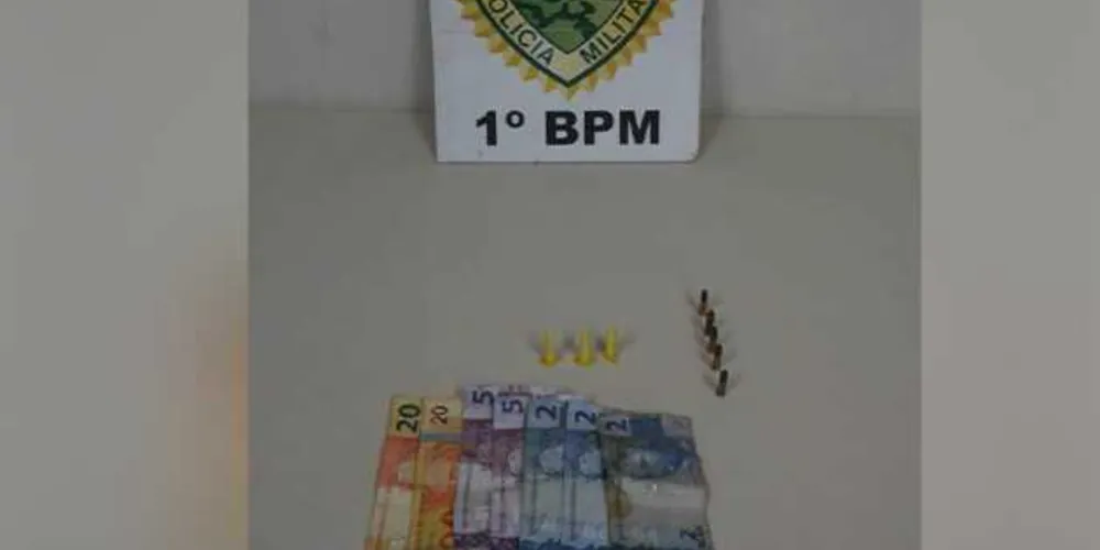 Suspeito foi flagrado com bucha de cocaína e munições para revólver