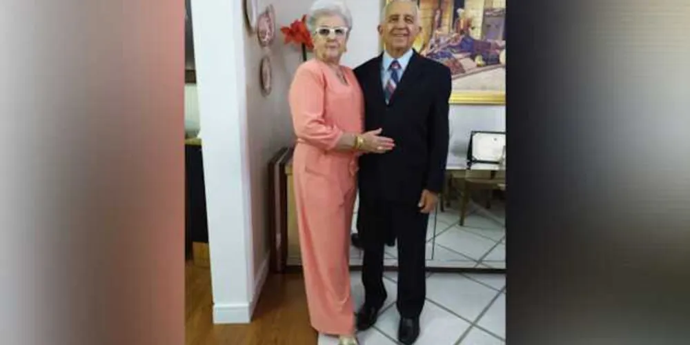 BODAS DE HELIOTRÓPIO – O querido casal Carlos Dirceu e Leda Weingärtner celebraram na última sexta-feira (22), suas bodas de heliotrópio, 49 anos de casados