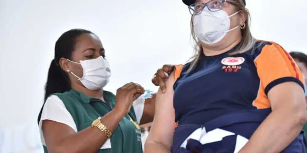 A suspensão deve vigorar até que a prefeitura formule um plano de vacinação nos moldes do elaborado pelo Ministério da Saúde a nível nacional.