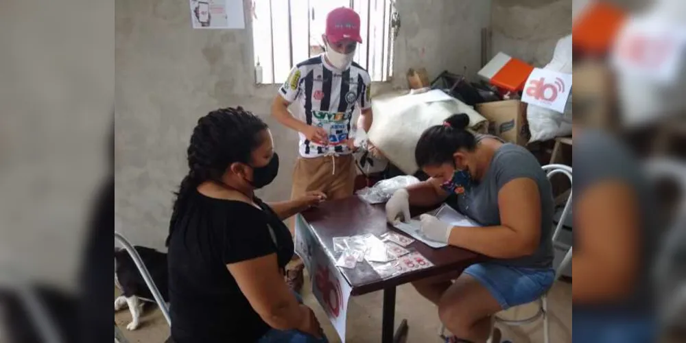 Cerca de 30 mães que residem no Ouro Verde foram beneficiadas com a entrega de chips para celular. Iniciativa é do programa 'Alô Social'