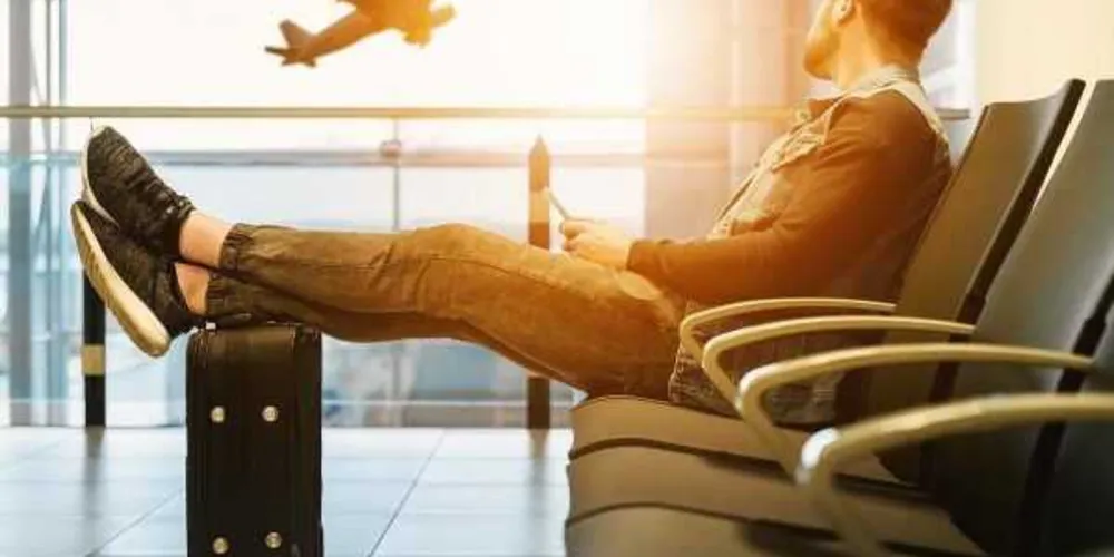 Imagem ilustrativa da imagem Homem se esconde em aeroporto por medo da covid