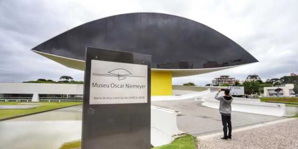 Museu Oscar Niemeyer mantém programação com protocolo de segurança