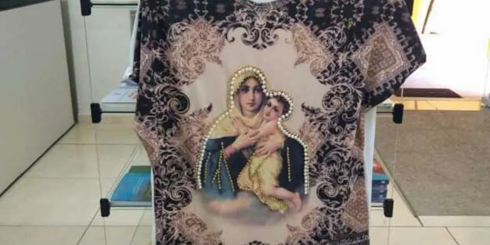 A loja venderá artigos religiosos e são muitas as opções de imagens
