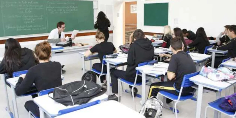 Os professores poderão lecionar até 22 aulas por turno no período diurno e até 19 no turno da noite.