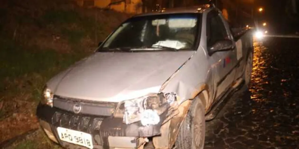 Colisão foi registrada na esquina entre as ruas Siqueira Campos e Teixeira Mendes