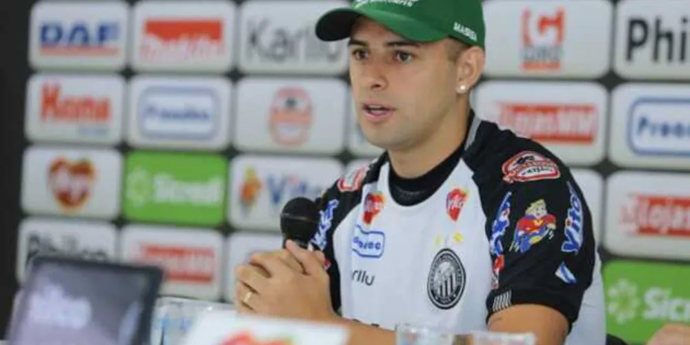 Jorge Jiménez, volante paraguaio, está entre os atletas dispensados pelo clube