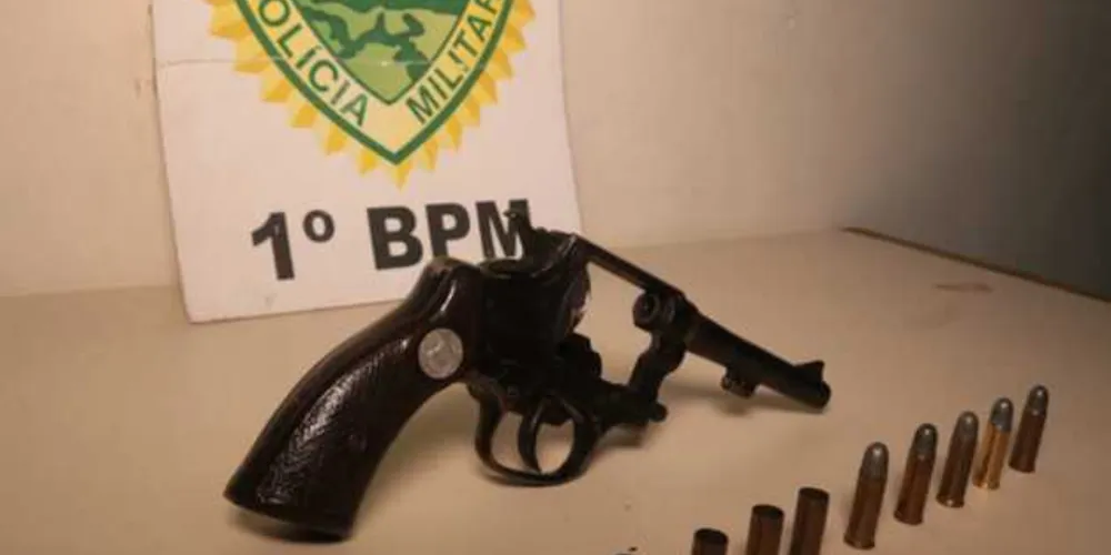 Suspeito do crime foi preso em flagrante e arma foi apreendida pela PM