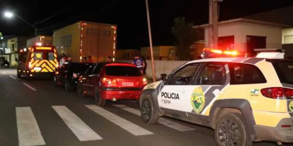 Acidente aconteceu nesta madrugada no cruzamento da Avenida Visconde de Mauá com a rua Jorge Becker