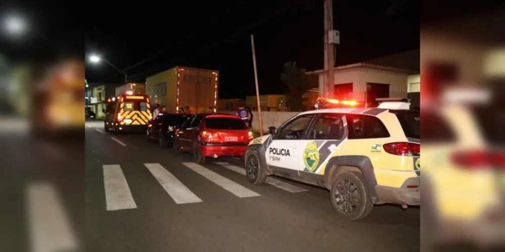 Acidente aconteceu nesta madrugada no cruzamento da Avenida Visconde de Mauá com a rua Jorge Becker