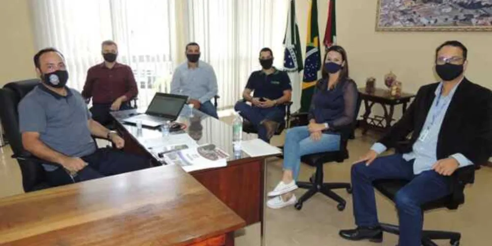 Prefeito Henrique Carneiro participou de reunião com a deputada estadual Mabel Canto na sexta-feira (29)