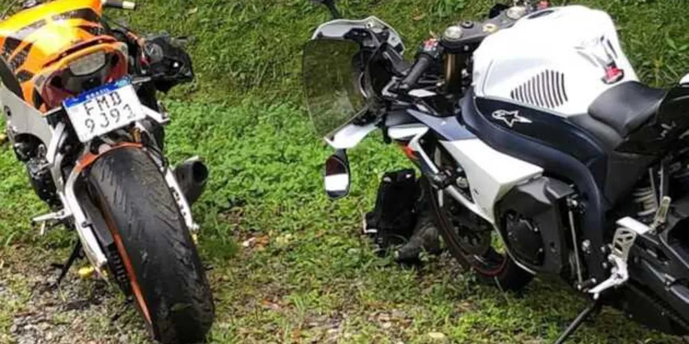 Engavetamento envolveu dois carros e duas motos