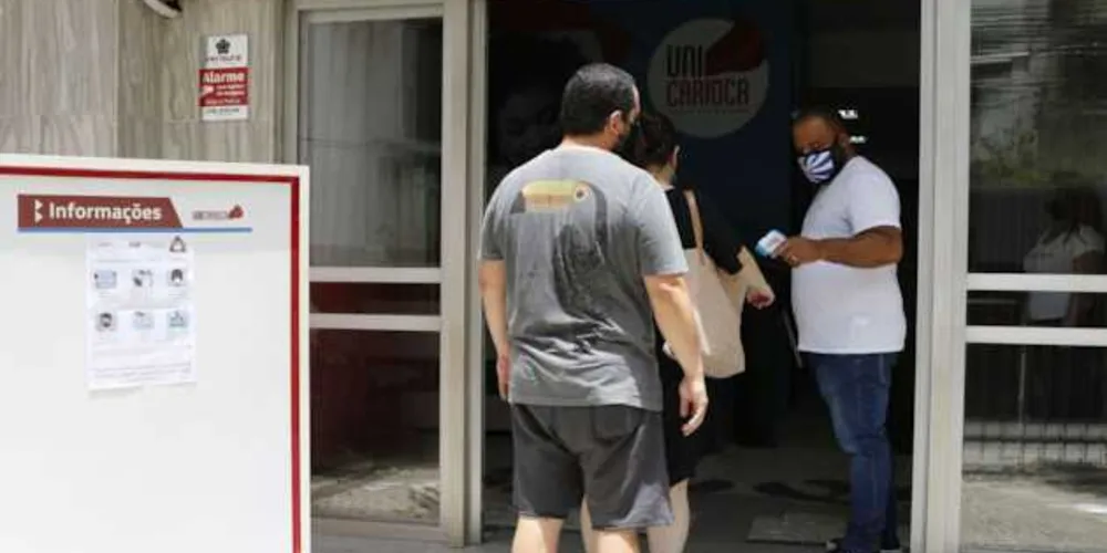 O Enem impresso, finalizado no último domingo (24), teve abstenção recorde na história do exame. Mais da metade dos candidatos não compareceu.