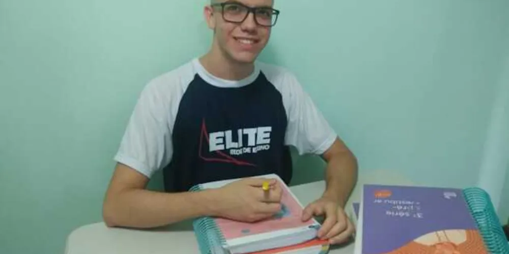 Lucas Perondi Kist, aluno do Elite, conquista medalha de prata 