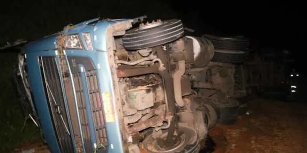 Imagem ilustrativa da imagem Caminhoneiro perde a vida em acidente na PR-151