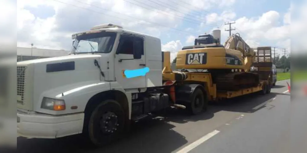 Imagem ilustrativa da imagem PRF apreende caminhão com várias irregularidades em PG