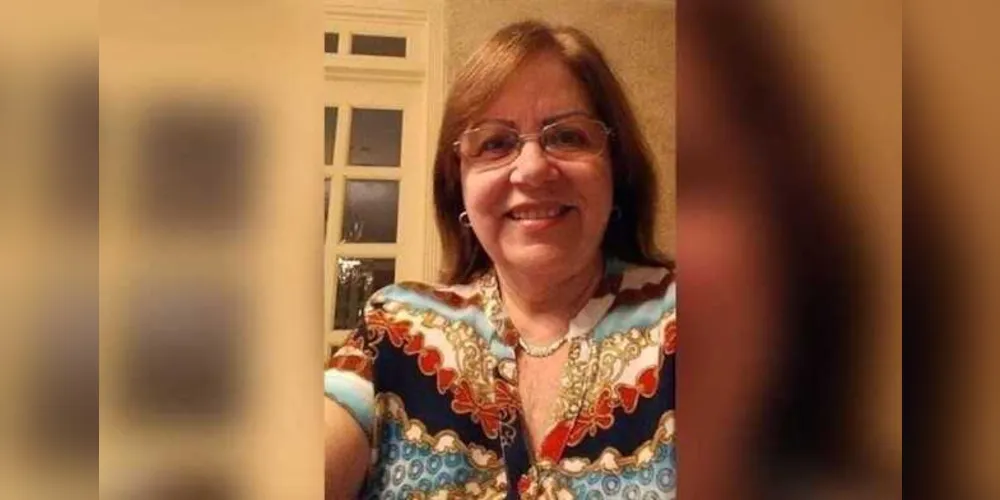 Sueli Fernandes é professora aposentada nascida em Ponta Grossa e filha da escritora, trovadora e artista plástica Amalia Max.