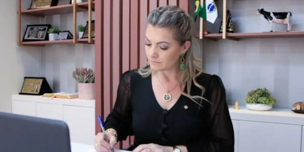 Parlamentar abriu mão da liderança para que deputado Major Vitor Hugo assumisse o posto
