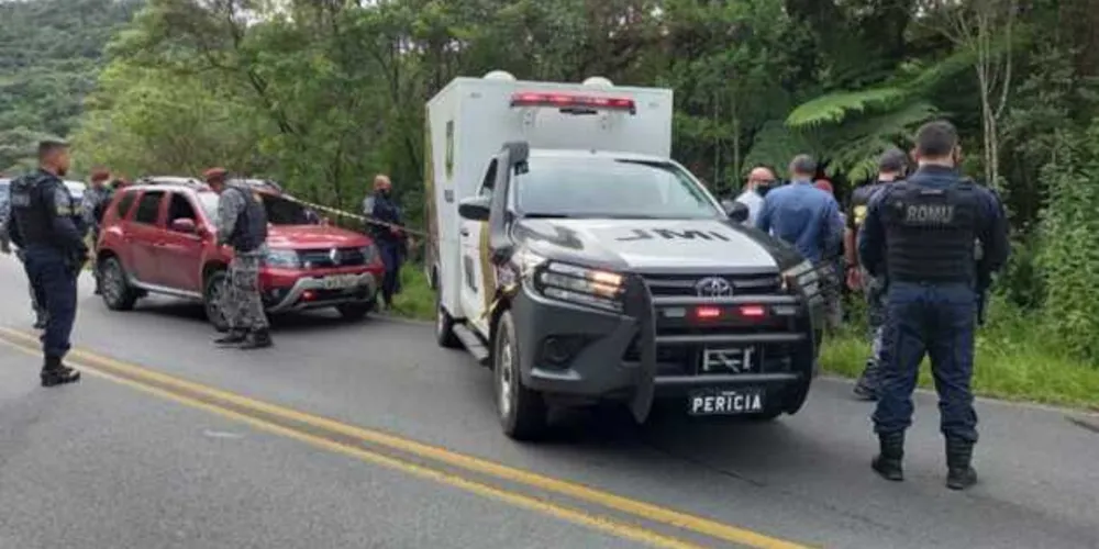 Foram cinco horas de buscas pela vítima com o auxílio dos dois suspeitos pelo crime.