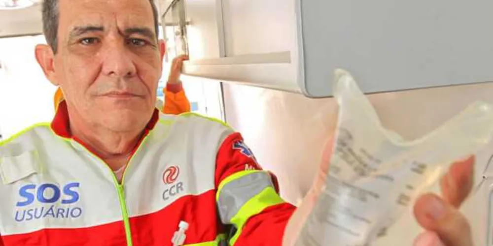 O médico Miguel Martins explica que as ambulâncias estão equipadas dentro do padrão suporte básico de vida