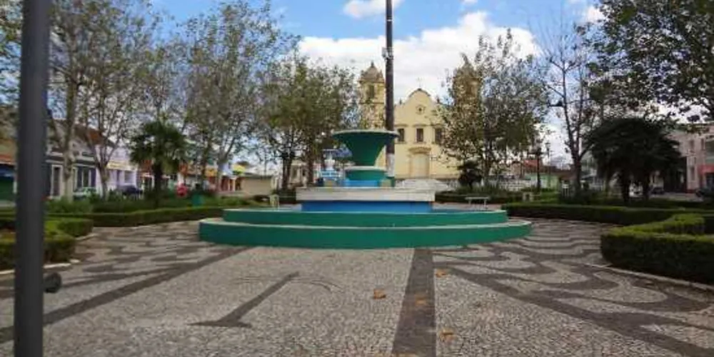 Imagem ilustrativa da imagem Em Palmeira, polícia acaba com aglomeração em praça