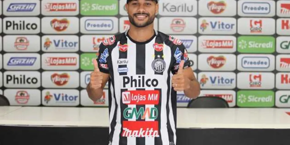 O lateral esquerdo iniciou a carreira no Atlético Pernambucano