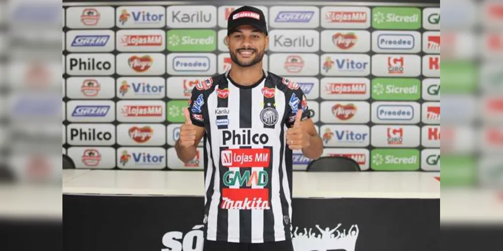 O lateral esquerdo iniciou a carreira no Atlético Pernambucano