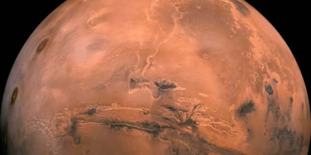 Cada sonda teve de percorrer uma longa etapa, cerca de 400 milhões de quilômetros entre os dois planetas, sem que as equipes saibam o desfecho de suas criações. 