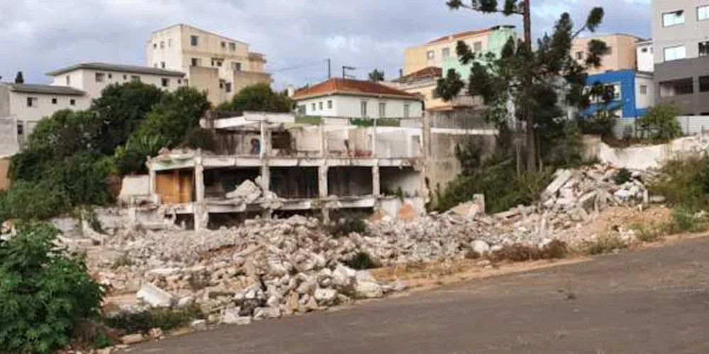 Antigo prédio foi demolido em março de 2019 e, desde então, obra não teve qualquer avanço