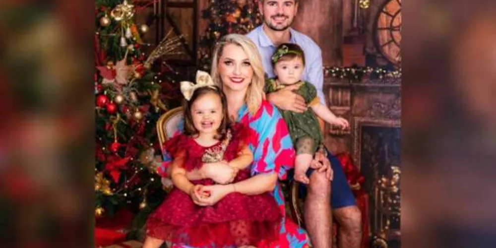 Bday – Maya Sá Spósito completou seu primeiro ano de vida na última segunda-feira (8). No registro, a nossa doce aniversariante Maya com seus pais Vinicius e Cynthia Spósito e sua irmã Gia Sá Spósito. Da coluna RC os votos de alegrias e realizações para a querida família.