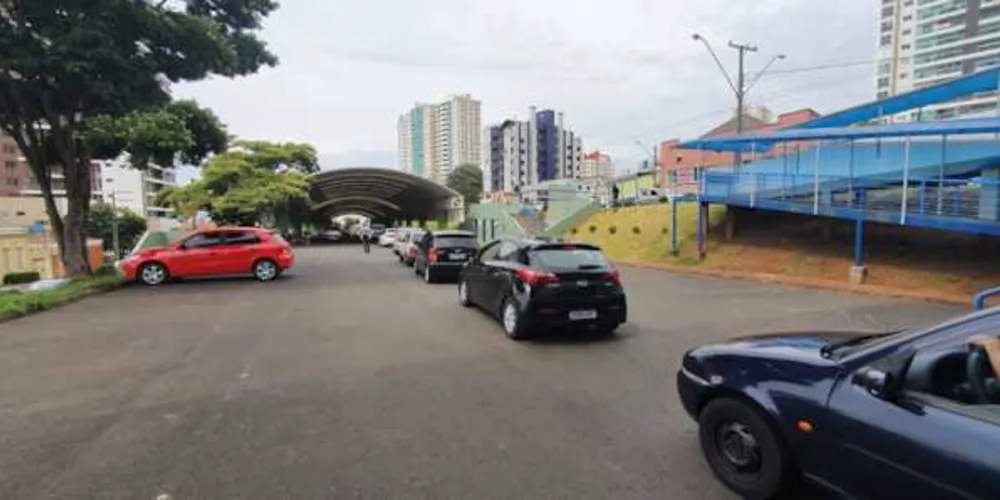 Imagem ilustrativa da imagem Sistema drive thru da vacinação tem grande procura em PG