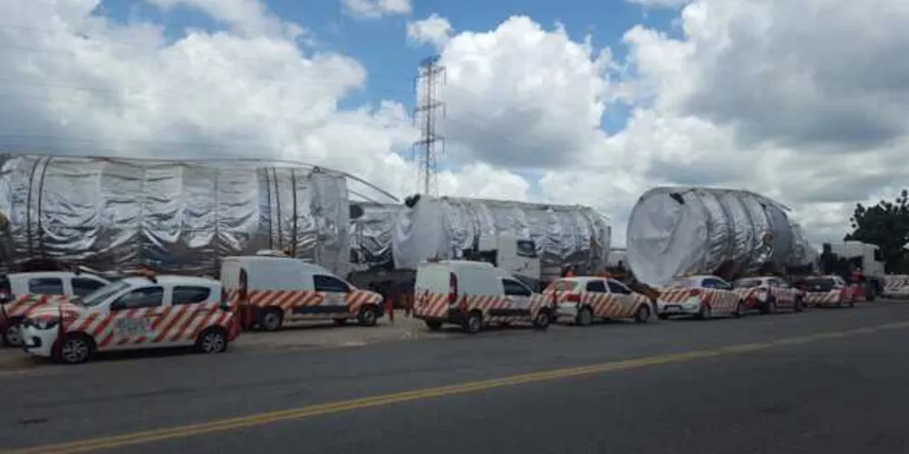 Imagem ilustrativa da imagem Carretas com cargas gigantes passam por PG