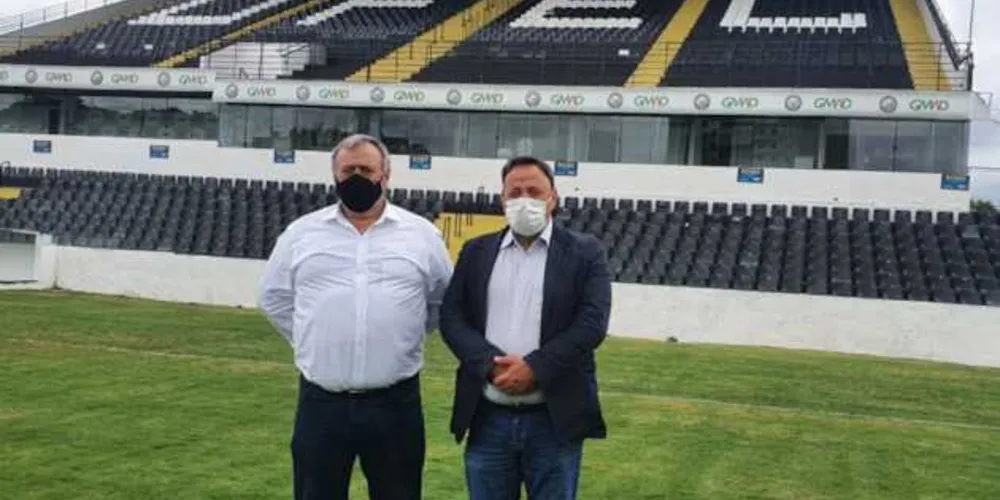 Imagem ilustrativa da imagem Hussein Bakri visita Operário e reforça parceria com a base