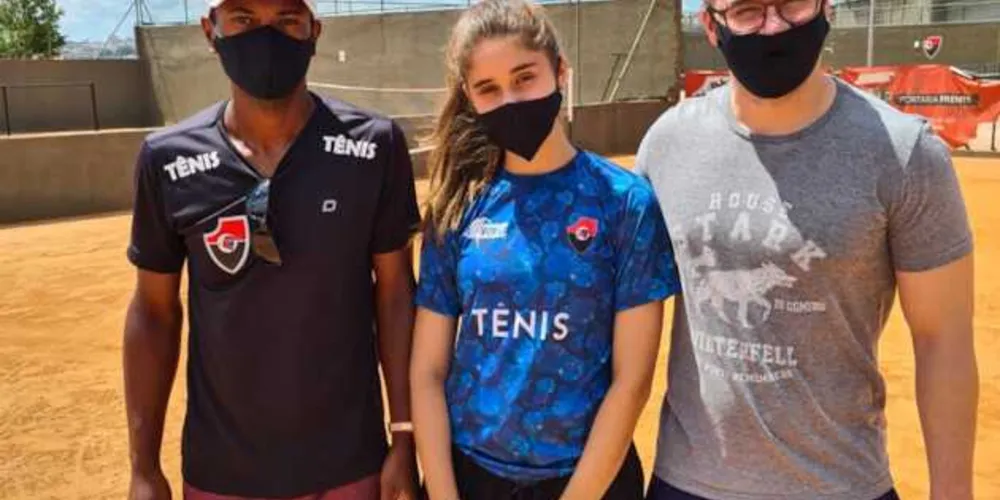 Com apenas 13 anos, Marina Montemór é a segunda melhor tenista do Paraná e vai representar a cidade em nível sul-americano