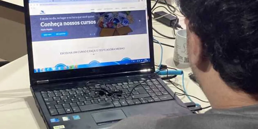 Cursos são destinados aos jovens e adultos que desejam aprender a utilizar novas tecnologias de informação