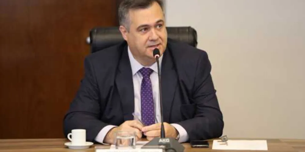 Secretário de Saúde do Paraná estava hospitalizado em leito de enfermaria sem a necessidade de oxigênio