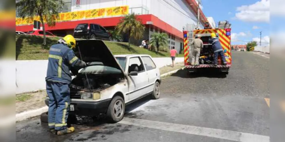 Ocorrência foi registrada na tarde deste sábado na Avenida Monteiro Lobato, região do Jardim Carvalho