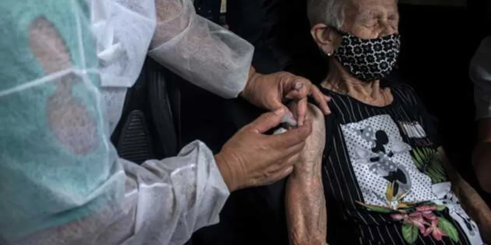 Imagem ilustrativa da imagem Curitiba vacina idosos de 88 anos a partir de hoje