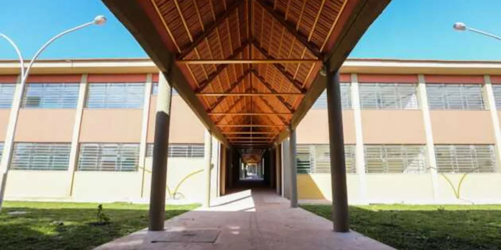 No momento, 146 unidades escolares ainda estão com obras em andamento sob a supervisão dos colaboradores da Cohapar.