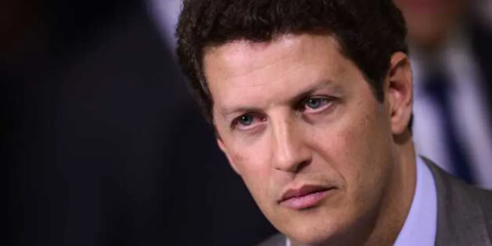 Salles é o 15º ministro do governo federal a ser infectado pela covid-19.